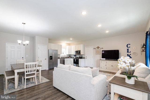 33 SINKER DR, Inwood, WV 25428