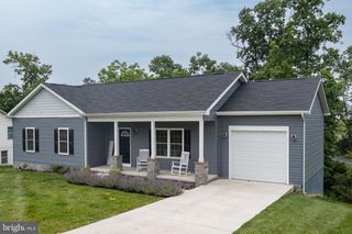 33 SINKER DR, Inwood, WV 25428