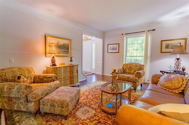 1964 Bloomfield Oaks Drive, West Bloomfield, MI 48324