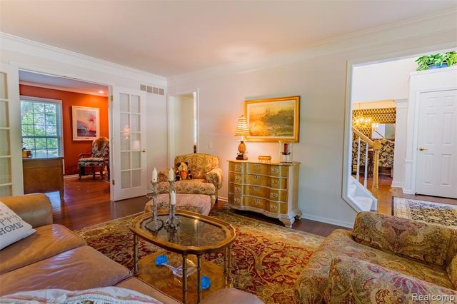1964 Bloomfield Oaks Drive, West Bloomfield, MI 48324