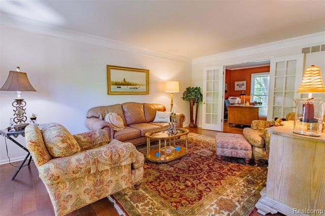 1964 Bloomfield Oaks Drive, West Bloomfield, MI 48324