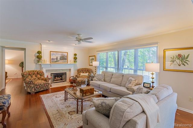 1964 Bloomfield Oaks Drive, West Bloomfield, MI 48324