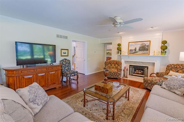 1964 Bloomfield Oaks Drive, West Bloomfield, MI 48324