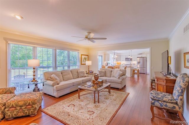 1964 Bloomfield Oaks Drive, West Bloomfield, MI 48324