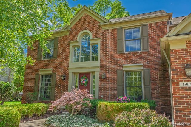 1964 Bloomfield Oaks Drive, West Bloomfield, MI 48324