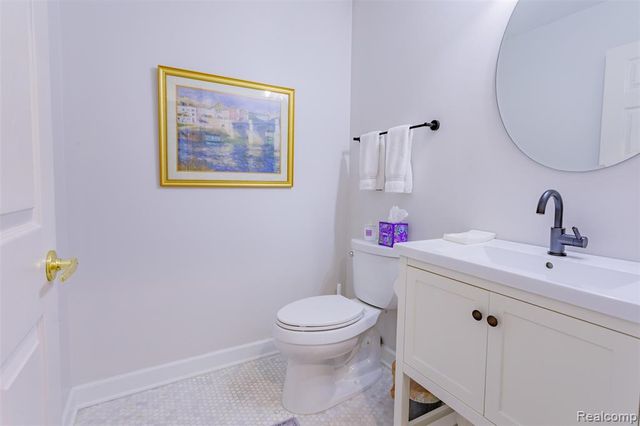 1964 Bloomfield Oaks Drive, West Bloomfield, MI 48324