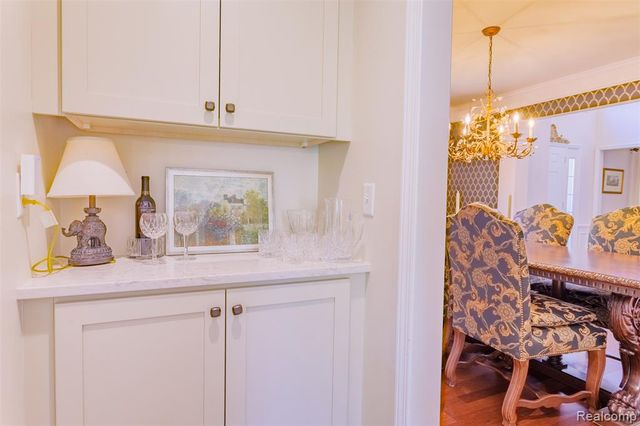 1964 Bloomfield Oaks Drive, West Bloomfield, MI 48324
