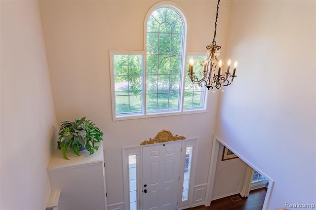 1964 Bloomfield Oaks Drive, West Bloomfield, MI 48324