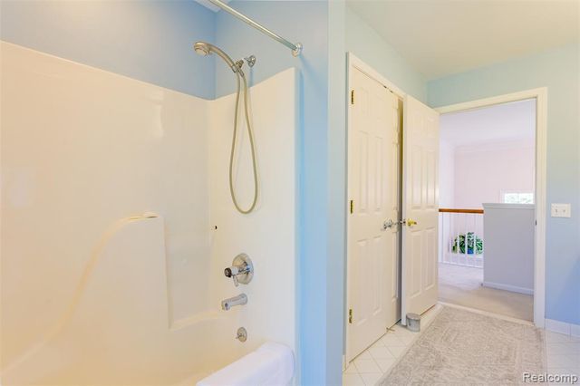 1964 Bloomfield Oaks Drive, West Bloomfield, MI 48324
