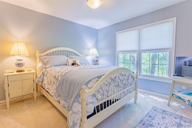 1964 Bloomfield Oaks Drive, West Bloomfield, MI 48324