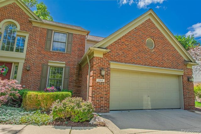 1964 Bloomfield Oaks Drive, West Bloomfield, MI 48324
