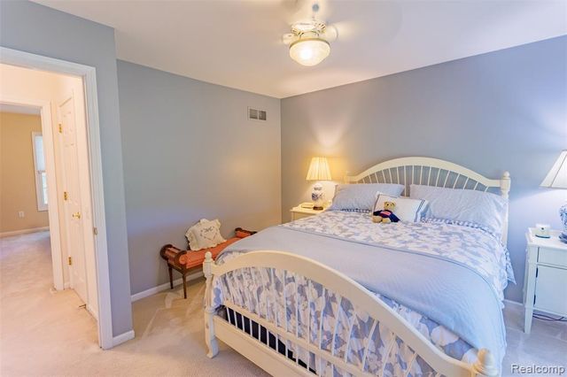 1964 Bloomfield Oaks Drive, West Bloomfield, MI 48324