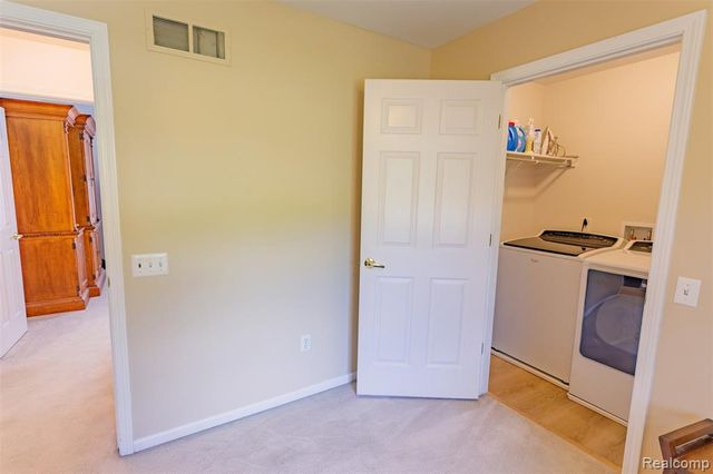 1964 Bloomfield Oaks Drive, West Bloomfield, MI 48324