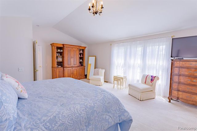 1964 Bloomfield Oaks Drive, West Bloomfield, MI 48324