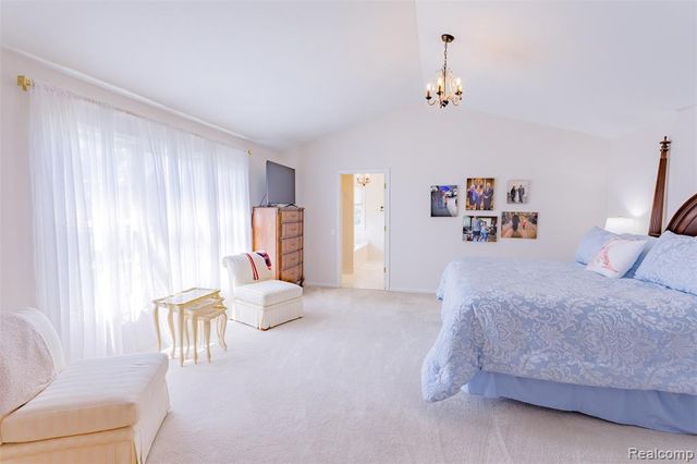 1964 Bloomfield Oaks Drive, West Bloomfield, MI 48324