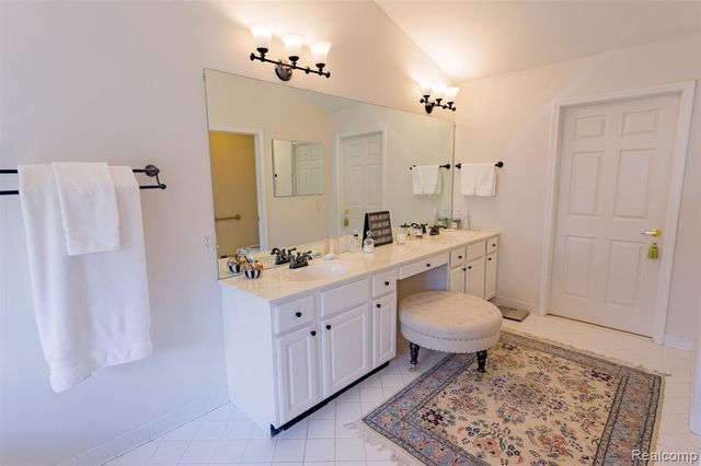 1964 Bloomfield Oaks Drive, West Bloomfield, MI 48324