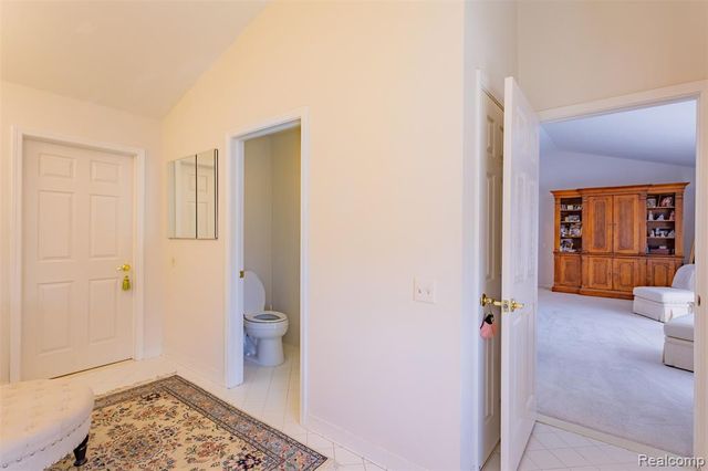 1964 Bloomfield Oaks Drive, West Bloomfield, MI 48324