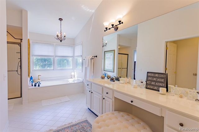 1964 Bloomfield Oaks Drive, West Bloomfield, MI 48324