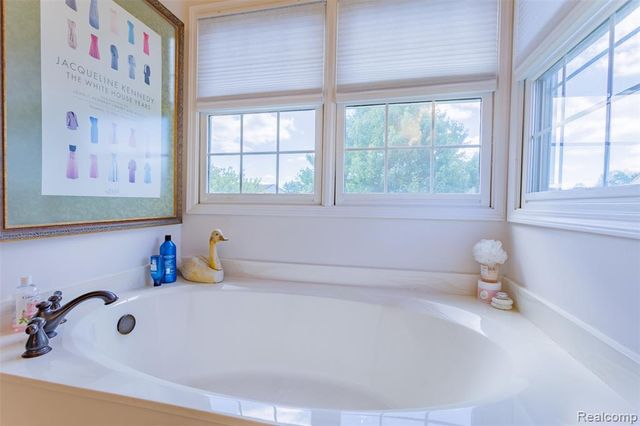 1964 Bloomfield Oaks Drive, West Bloomfield, MI 48324