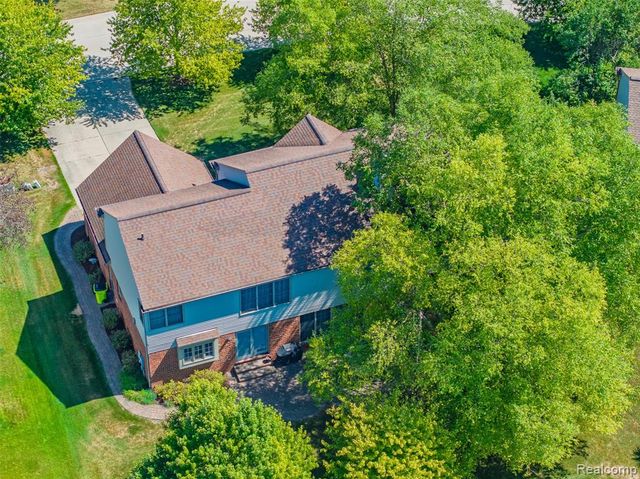 1964 Bloomfield Oaks Drive, West Bloomfield, MI 48324