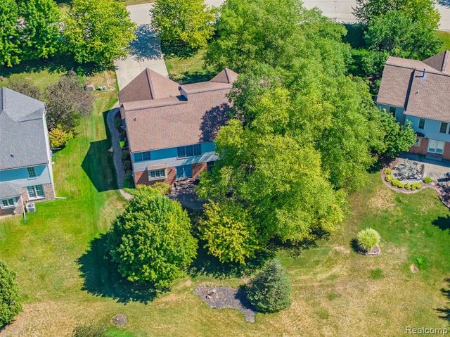1964 Bloomfield Oaks Drive, West Bloomfield, MI 48324