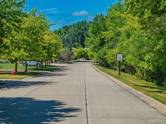 1964 Bloomfield Oaks Drive, West Bloomfield, MI 48324