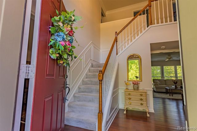 1964 Bloomfield Oaks Drive, West Bloomfield, MI 48324