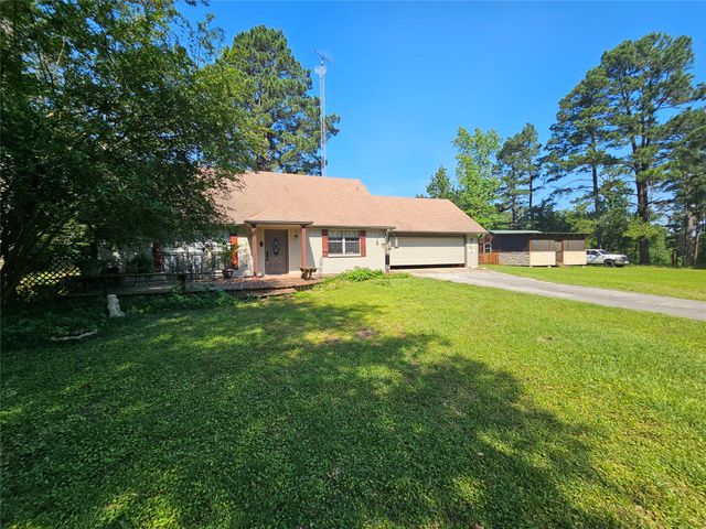 411 Green Meadow Trail, Holly Lake Ranch, TX 75765