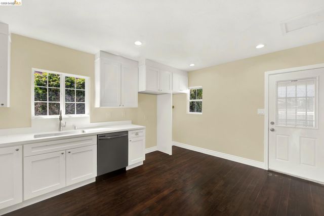 7317 Lockwood St, Oakland, CA 94621