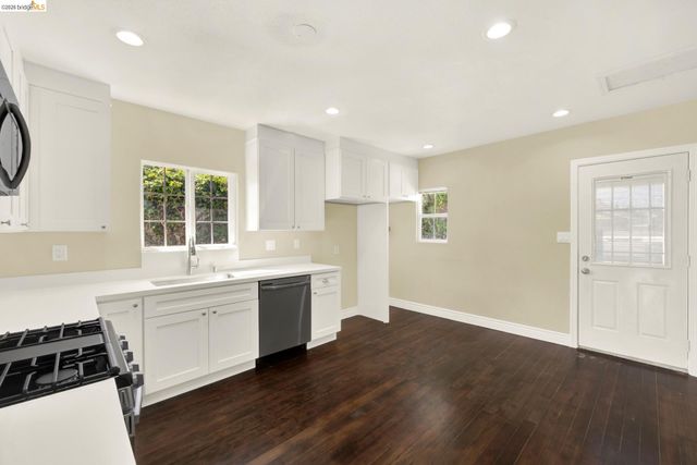 7317 Lockwood St, Oakland, CA 94621