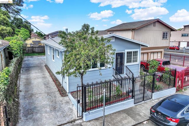 7317 Lockwood St, Oakland, CA 94621