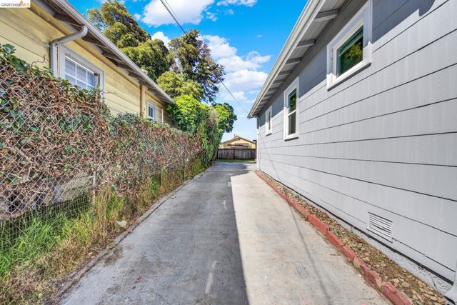 7317 Lockwood St, Oakland, CA 94621