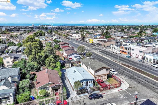 7317 Lockwood St, Oakland, CA 94621