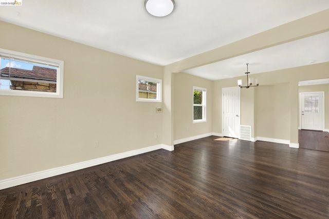 7317 Lockwood St, Oakland, CA 94621