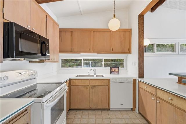 54 N Willard AVE, Hampton, VA 23663