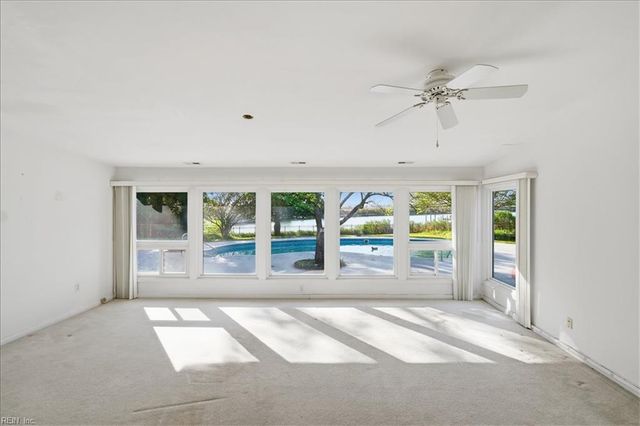 54 N Willard AVE, Hampton, VA 23663