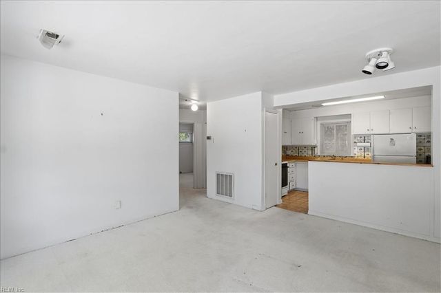 54 N Willard AVE, Hampton, VA 23663