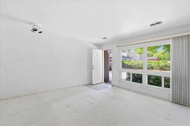 54 N Willard AVE, Hampton, VA 23663