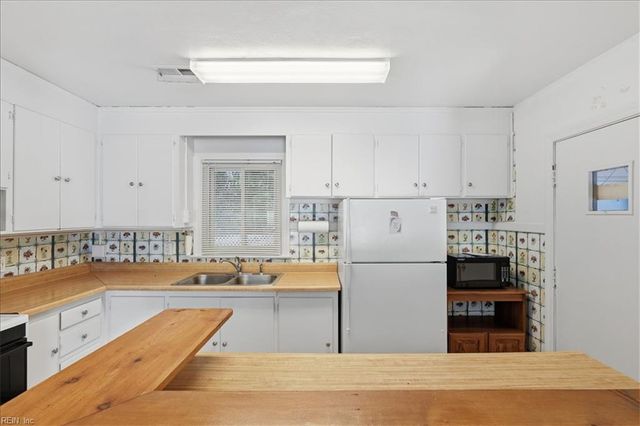 54 N Willard AVE, Hampton, VA 23663