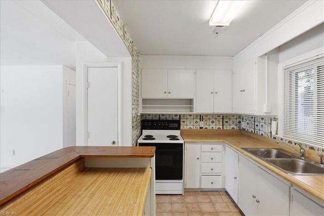 54 N Willard AVE, Hampton, VA 23663