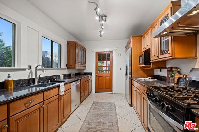 137 Douglas Street, Los Angeles, CA 90026