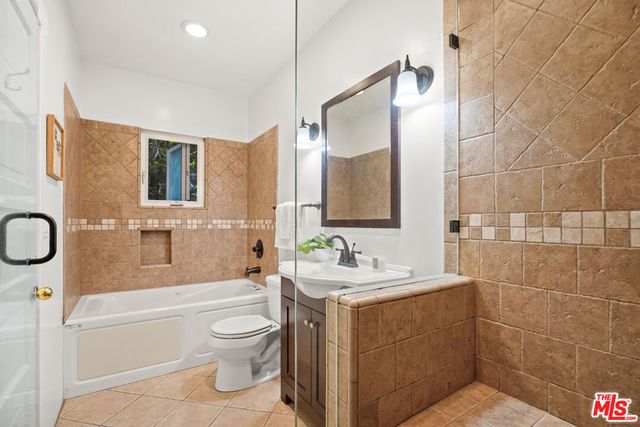 137 Douglas Street, Los Angeles, CA 90026