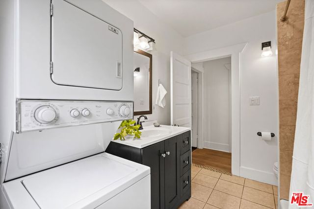 137 Douglas Street, Los Angeles, CA 90026