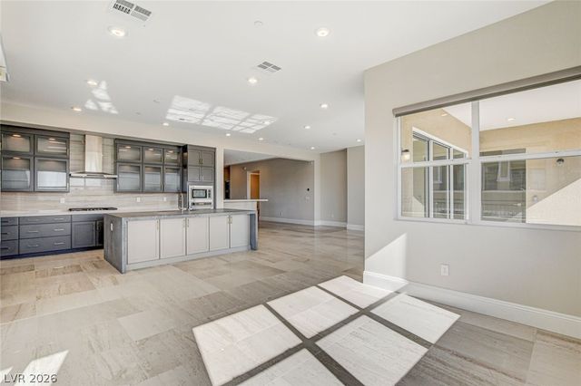 9133 Las Manaitas Avenue 302, Las Vegas, NV 89144