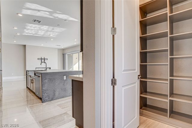9133 Las Manaitas Avenue 302, Las Vegas, NV 89144