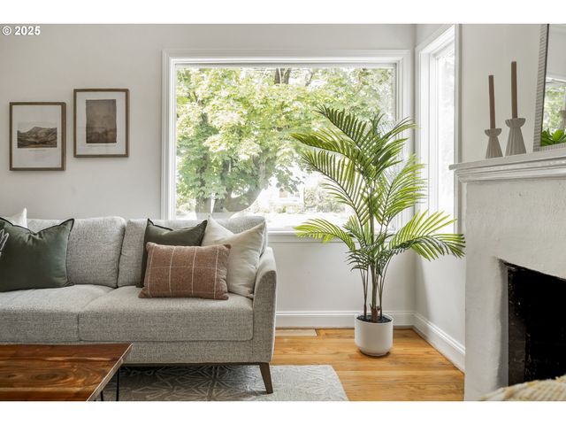 7814 N EMERALD Ave, Portland, OR 97217