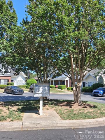 1786 Forest Side Lane, Charlotte, NC 28213