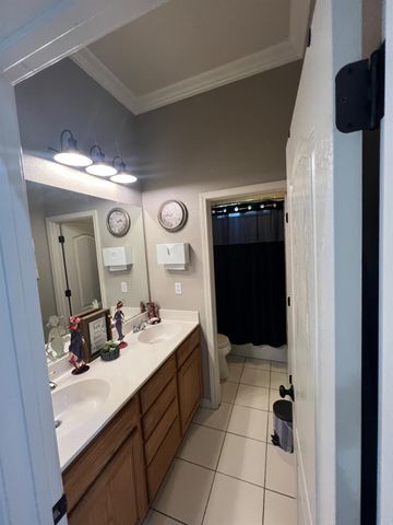 1005 Windmill Cove Ct, Stockton, CA 95209