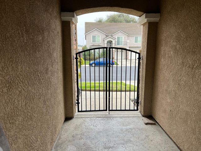 1005 Windmill Cove Ct, Stockton, CA 95209