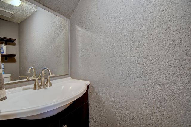 6041 Sequoia Road NW APT B12, Albuquerque, NM 87120